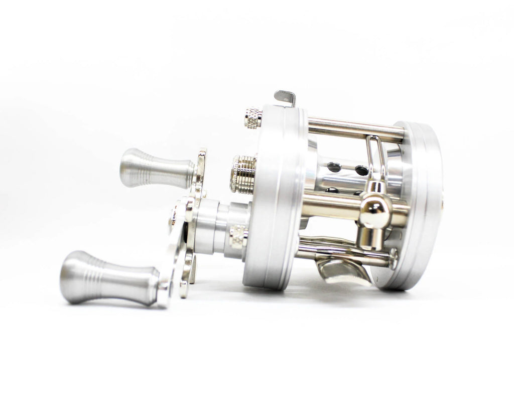 Isuzu Reel Baitcast Direct BC440SSS Right Silver Ash (0847)